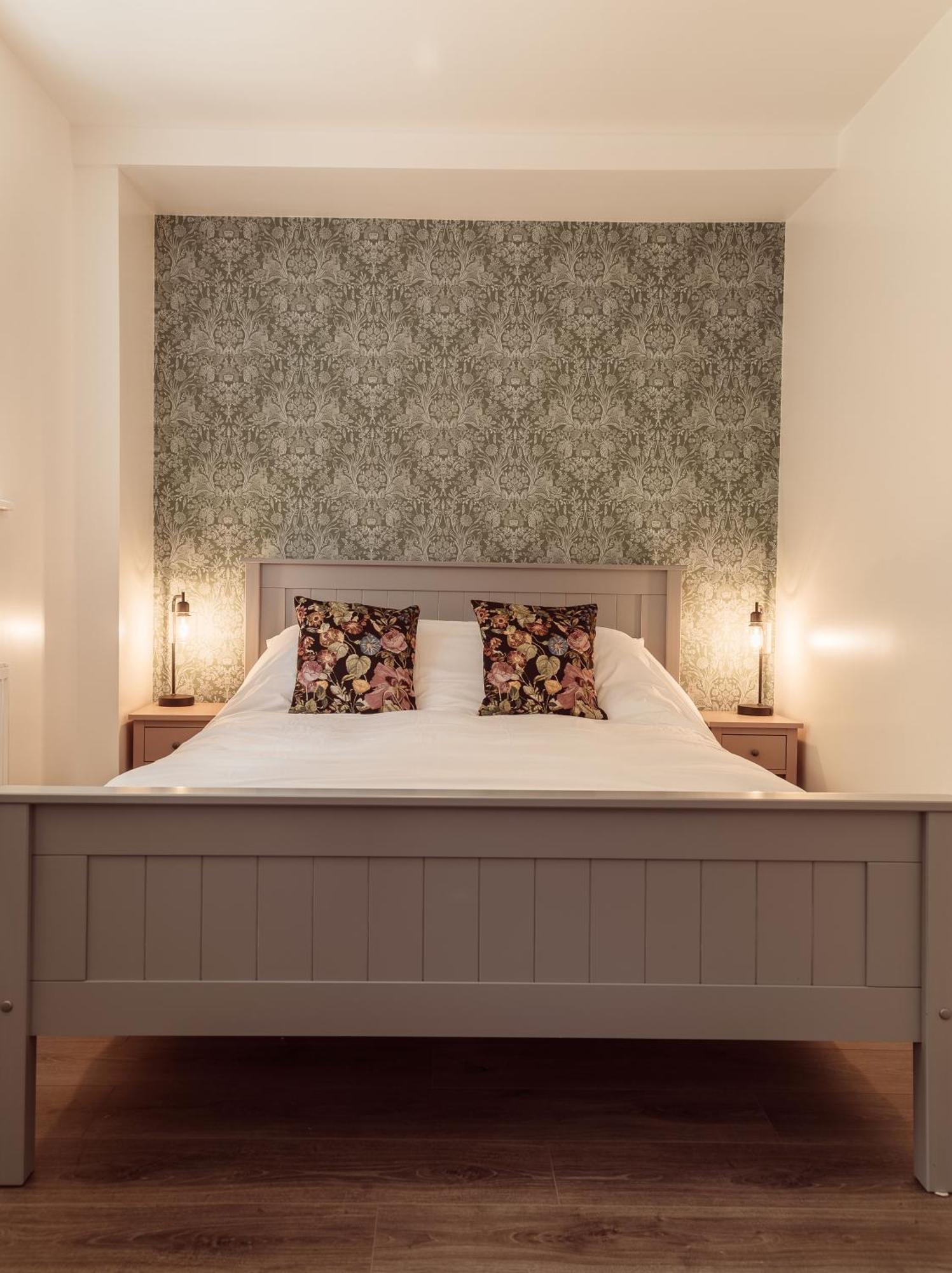 Lowbell House London Colney Экстерьер фото