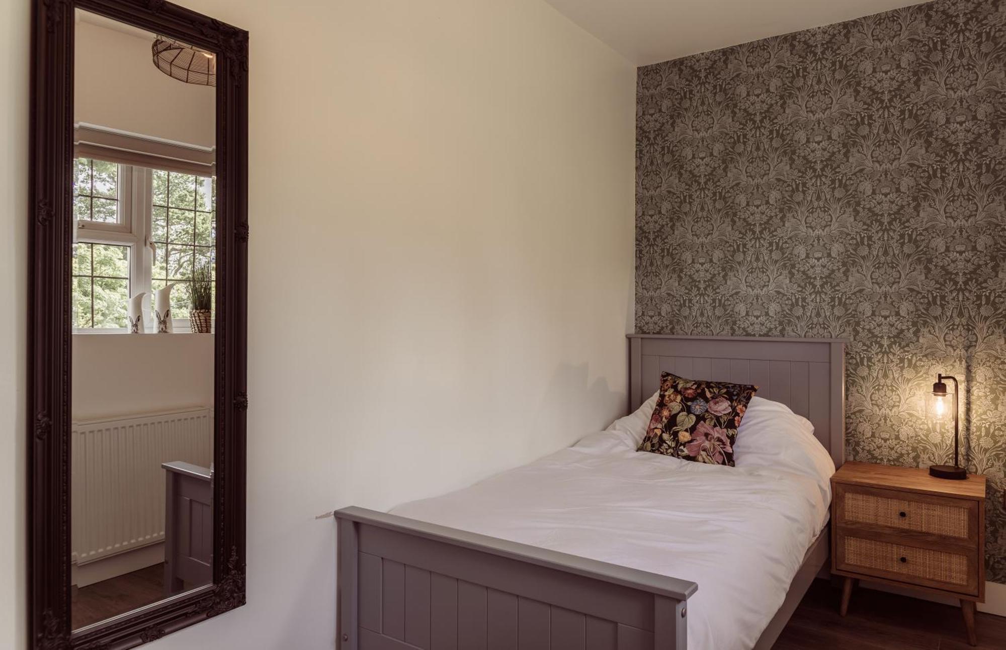 Lowbell House London Colney Экстерьер фото